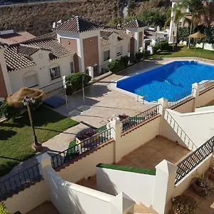 Stunning 2-Bed House In Nerja W Pool A C Garage Сasa de vacaciones Nerja
